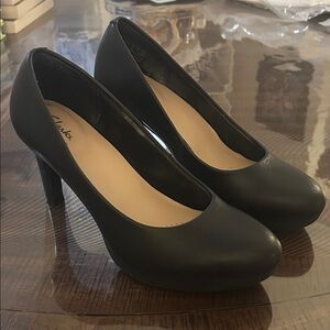 Ambyr Joy Classic Black Pumps